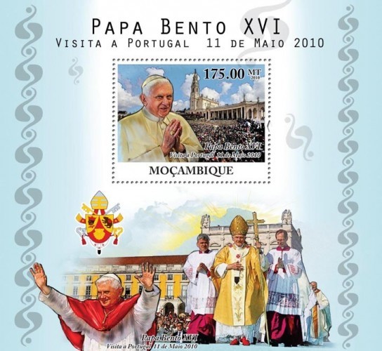 Мозамбик, 2010. (10417) Папа Бенедикт XVI (мл+блок)