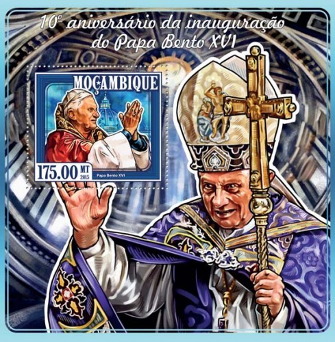 Мозамбик, 2015. (15101) Папа Бенедикт XVI (блок) 